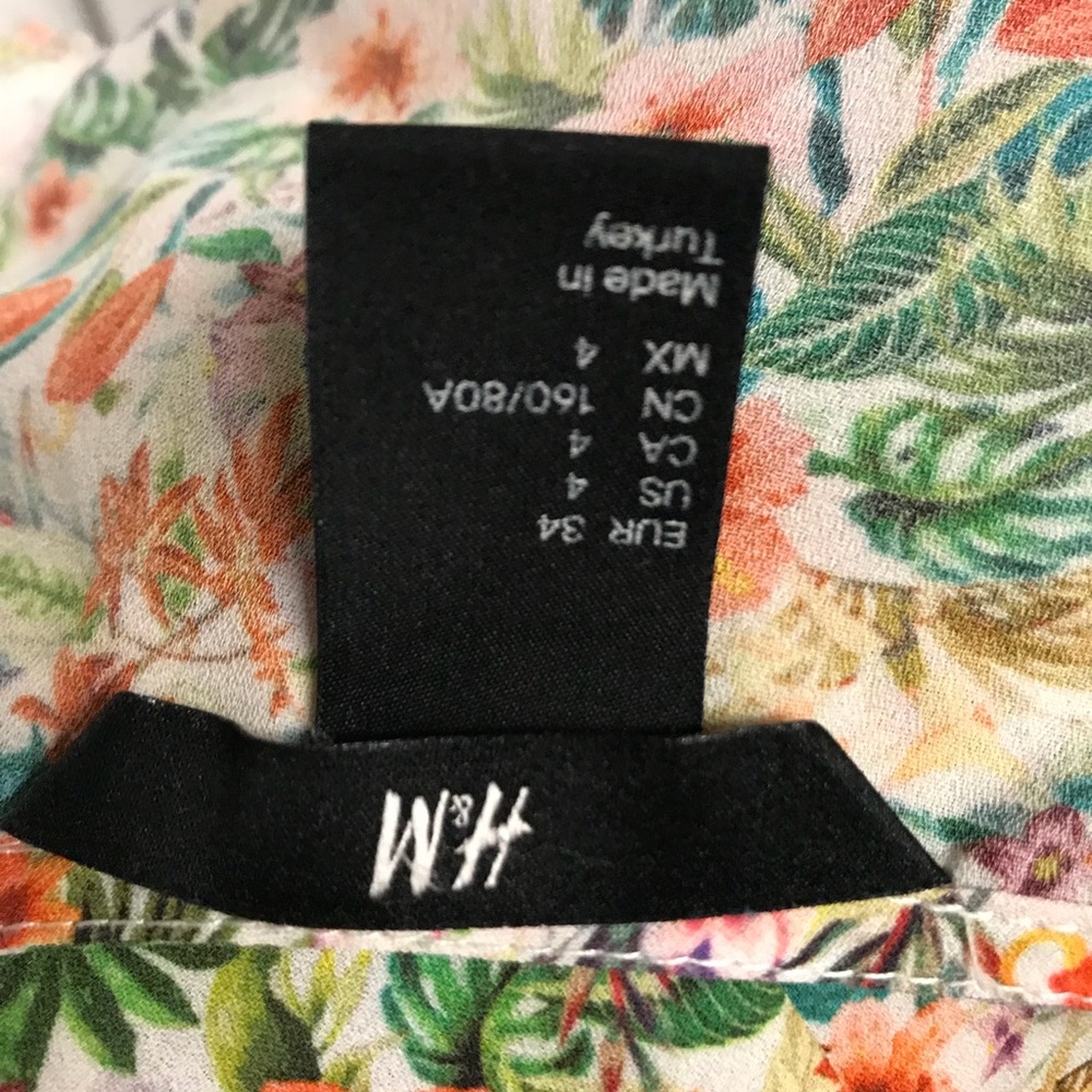 💲SOLD💲 HM Top - Picture 5 of 6